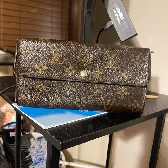 Louis Vuitton Brown and Gold Monogram Clutch - Picture 1 of 10